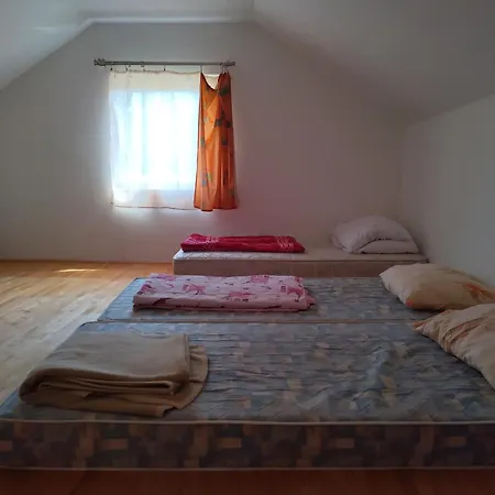 別荘 Vikendica Varosiste